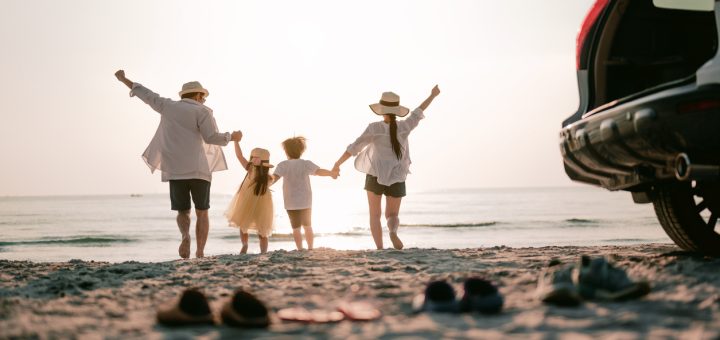 Vacances en famille à l'étranger : 3 solutions pour économiser